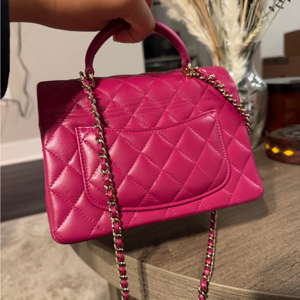 Chanel Pink Quilted Crossbody Bag with Gold Hardware - Picture 4 of 9